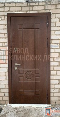 входная дверь с фрезерованной панелью мдф с пленкой винорит цвета дуб