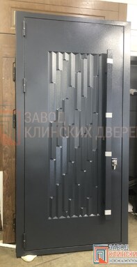 графитовая матовая дверь с вертикальным геометрическим фрезерованием и длинной ручкой