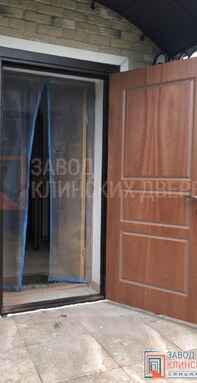 темная входная металлическая дверь - фото внутренней мдф панели